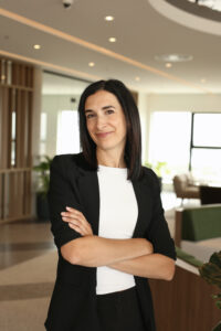Elizabeth Tanguay, Rémunération et transparence salariale